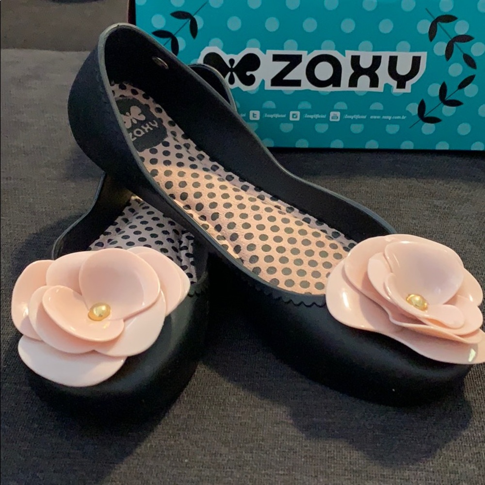 ZAXY Women's Start V Ballet Flat size 6